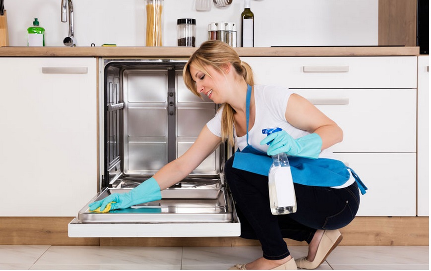 تمیز کردن درز ماشین ظرفشویی